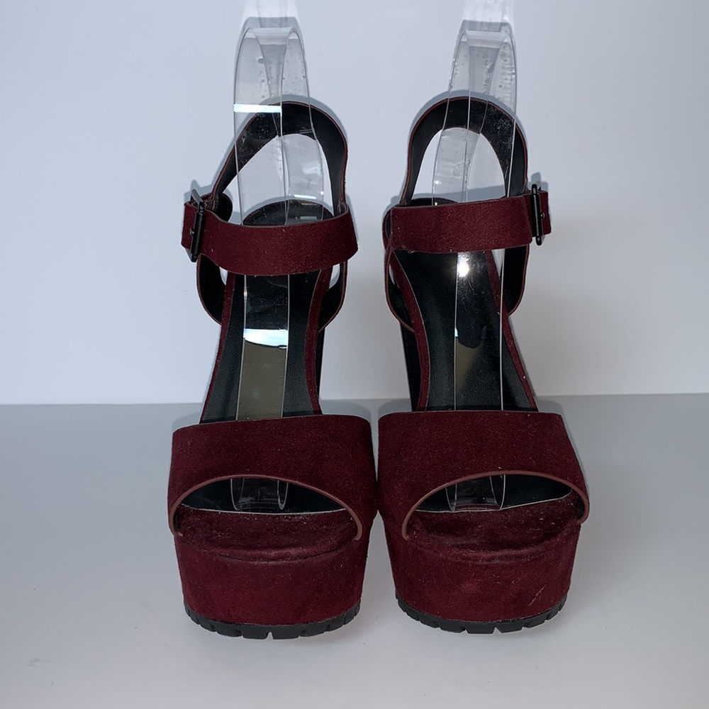 Delicious Platform Heels - Picture 2 of 6